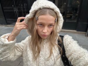 Regina Anikiy Instagram - Fell off the bike, leaking glitters 🪄