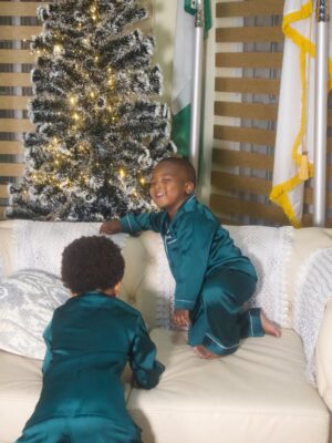 Regina Daniels Instagram - Old ? Maybe. Golden ? Always in my heart ✨💕 MERRY CHRISTMAS EVERYONE 🎄✨🎊
Love, MAMA MK 😍