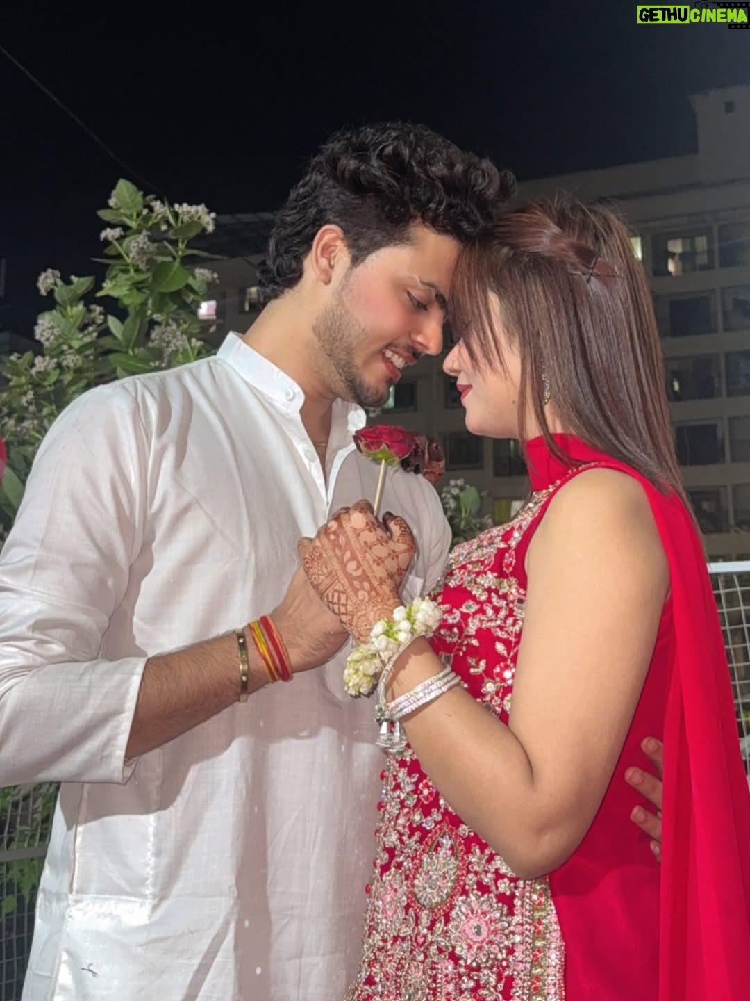 Rekha Khatri - 326.6K Likes - Kese lgta haaa sath me ham dono❤️🥰