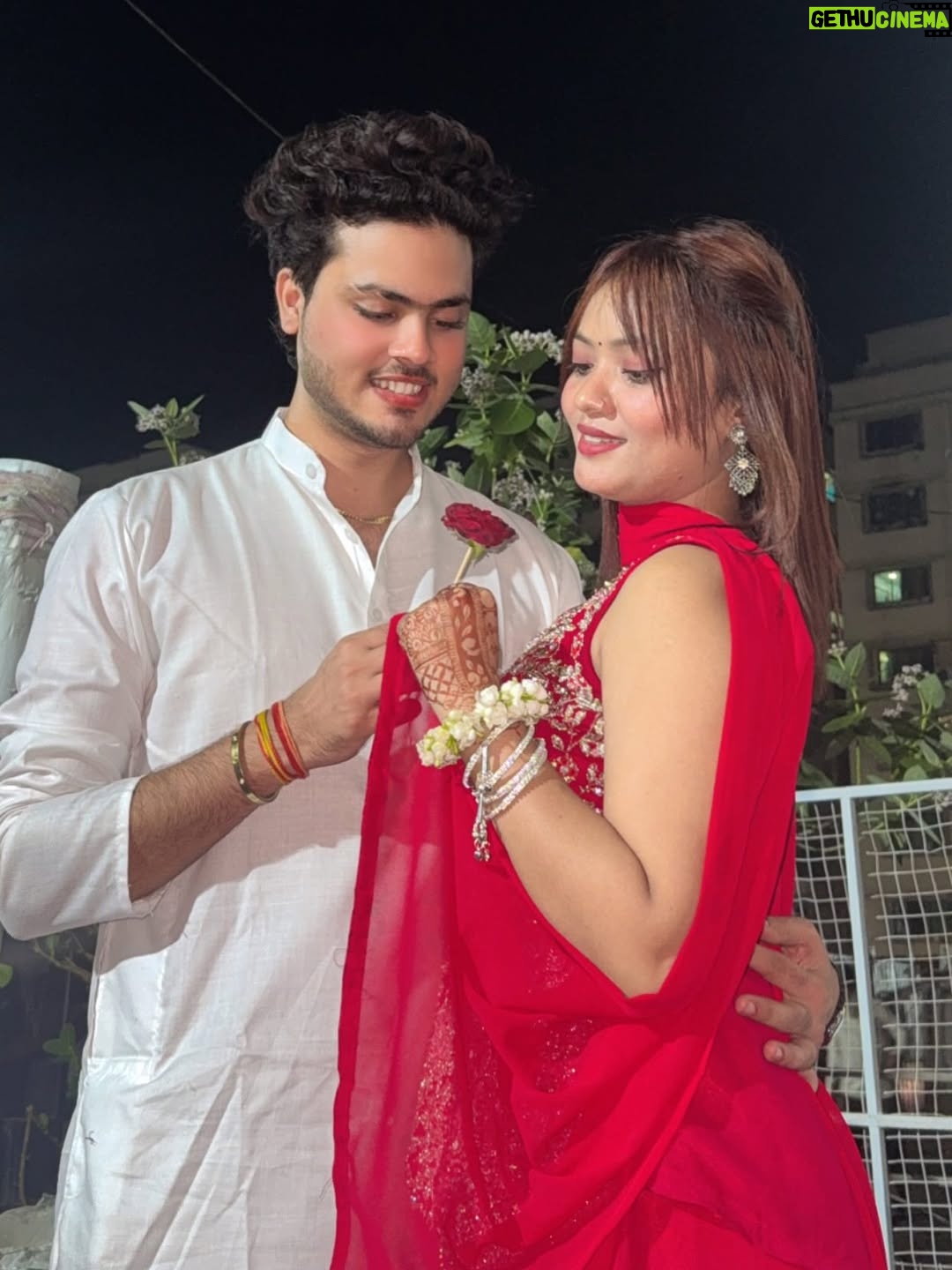 Rekha Khatri - 326.6K Likes - Kese lgta haaa sath me ham dono❤️🥰