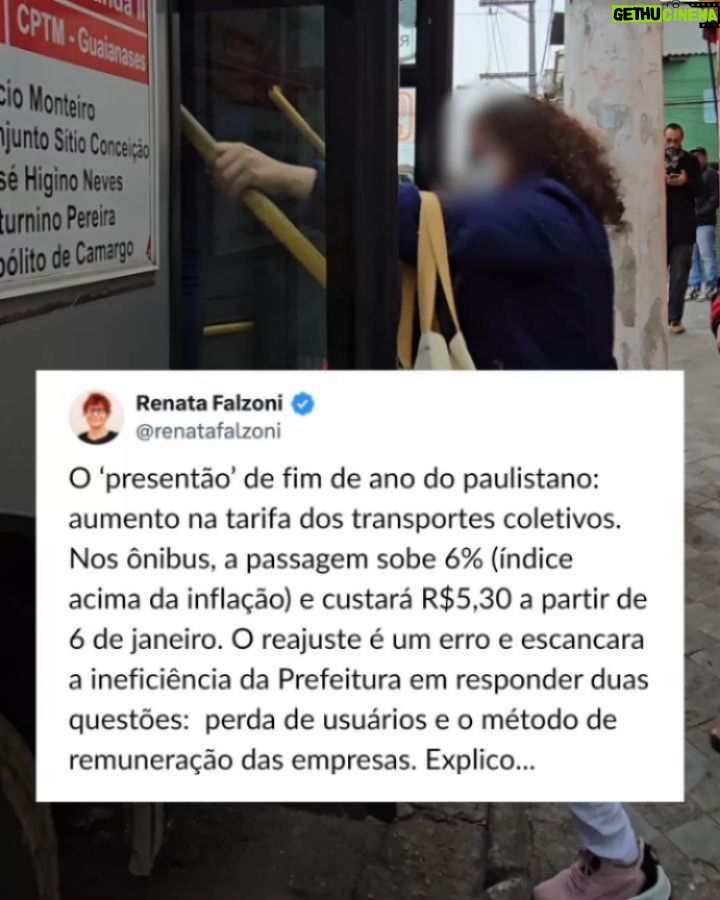 Renata Falzoni - 4.7K Likes - O ‘presentão’ de fim de ano do paulistano: aumento na tarifa dos transportes coletivos. Nos ônibus, a passagem sobe 6% (índice acima da inflação) e custará R$5,30 a partir de 6 de janeiro. O reajuste é um erro e escancara a ineficiência da Prefeitura em responder duas questões:  perda de usuários e o método de remuneração das empresas. Explico...

A perda de usuários nos últimos anos é crônica e se explica por falta de investimento em corredores, faixas exclusivas, além de problemas que vão da frequência de saídas até a desativação de linhas. Os ônibus perdem eficiência, velocidade média e, com isso, confiança da população. Aí a Prefeitura entra numa espiral negativa: aumenta a tarifa porque caiu o número de passageiros...e perde ainda mais usuários porque o preço subiu.

Por trás disso tudo está ainda o modelo de remuneração das empresas, muito baseado na quantidade de passageiros transportados, o que incentiva as empresas a nos espremer em ônibus abarrotados. A fiscalização também é fraca: compensa para as operadoras pagar a multa ao invés de cumprir o contrato. Para piorar, o subsídio pago a elas pela prefeitura já está na casa dos R$7 bi, mas falta transparência no destino destes recursos.

Somos contra o reajuste, pois a Prefeitura não faz a lição de casa para evitar a precarização dos ônibus. Em 2026, nosso mandato na Câmara Municipal vai se debruçar de maneira aprofundada sobre os custos do sistema e contratos com as operadoras. Com ajustes nos contratos, reorganização de custos e uma gestão técnica, é possível até mesmo implantar a Tarifa Zero em São Paulo. Vamos demonstrar com dados que não é nenhuma utopia.
