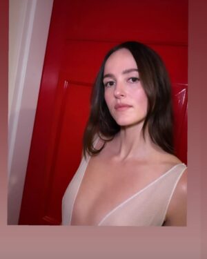 Renate Reinsve Instagram - Palm Springs last night ✨✨@karlawelchstylist @givenchy
