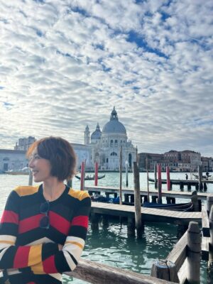 Reon Yuzuki Instagram - .
明けまして
おめでとう御座います🙂

.
2026年は
皆様にとって
万事ウマくいく🐎
素敵な一年に
なりますように😚😚

.
私も
更に
色んなことを
楽しみながら
挑戦したいです😁💪
.
2026年も
宜しくお願いします❤️

.
#2026年
#謹賀新年
#宜しくお願いします
#柚希礼音
#親友との年末年始旅