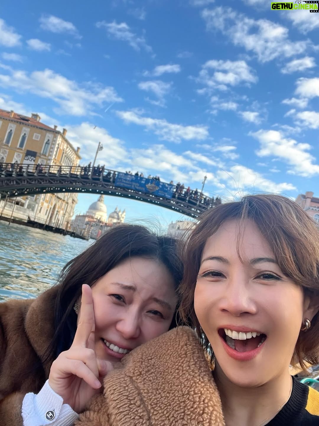 Reon Yuzuki - 7.3K Likes - .
明けまして
おめでとう御座います🙂

.
2026年は
皆様にとって
万事ウマくいく🐎
素敵な一年に
なりますように😚😚

.
私も
更に
色んなことを
楽しみながら
挑戦したいです😁💪
.
2026年も
宜しくお願いします❤️

.
#2026年
#謹賀新年
#宜しくお願いします
#柚希礼音
#親友との年末年始旅