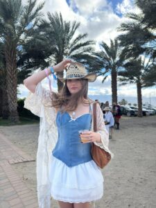 Actress Reylynn Caster HD Photos and Wallpapers June 2025