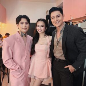 Rhen Escano Instagram - Para kay ate Yana 🪽 Para sa lahat ng nagmahal sa librong ‘to.
Para sa lahat ng ginawang parte ng buhay nila ang kwentong ito. Para sa lahat ng nag-manifest araw-araw para tayo ang piliin maging Aemie. 
Para sa mga supporters na naging kaibigan.
Salamat sa tiwala na binigay niyo. 
Maraming salamat sa mainit na pagtanggap sa buong cast.

Sa VIVA bosses at management,
Boss Vic, Boss Val, Boss Veronique, at Boss Vincent. 
Maraming salamat po. 
Hindi ko po ito sasayangin. 🤍

#AemieBarbie143 now signing in 🩷
PS. Grabe Jetlag. Lamig sa London. 😂

#MyHusbandIsAMafiaBoss
#MHIAMB