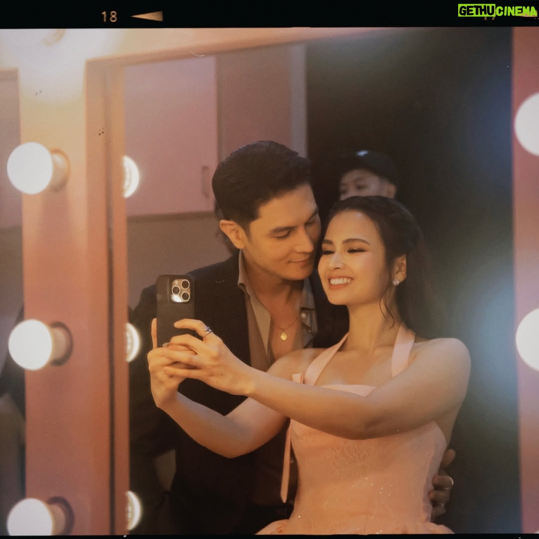 Rhen Escano - 53.7K Likes - Para kay ate Yana 🪽 Para sa lahat ng nagmahal sa librong ‘to.
Para sa lahat ng ginawang parte ng buhay nila ang kwentong ito. Para sa lahat ng nag-manifest araw-araw para tayo ang piliin maging Aemie. 
Para sa mga supporters na naging kaibigan.
Salamat sa tiwala na binigay niyo. 
Maraming salamat sa mainit na pagtanggap sa buong cast.

Sa VIVA bosses at management,
Boss Vic, Boss Val, Boss Veronique, at Boss Vincent. 
Maraming salamat po. 
Hindi ko po ito sasayangin. 🤍

#AemieBarbie143 now signing in 🩷
PS. Grabe Jetlag. Lamig sa London. 😂

#MyHusbandIsAMafiaBoss
#MHIAMB