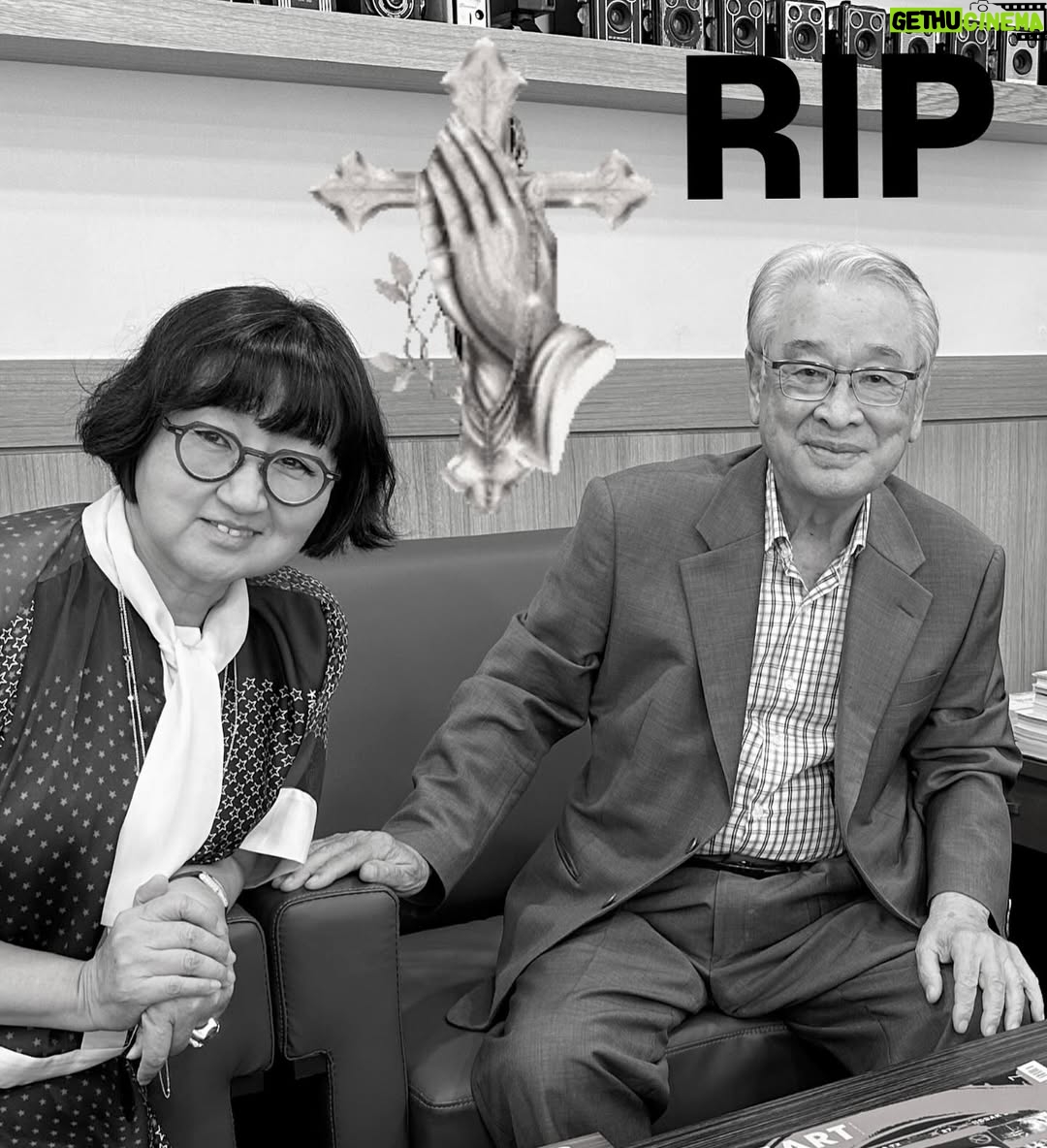 Rho Hee-young - 3.6K Likes - 대한민국 연예계의 진정한어른 큰별이 떨어졌다…
23년가을 충무로영화제 기획맡아 선생님 뵈었을때도 
선생님은 건강이 허락하는 한은 무대에 서시겠다고 하셨었다..
이후 24년 #고도를기다리며를기다리며 예매했었는데 ㅠㅠ 공연중  하차하신다는 소식이전해졌을때…. 그래도 몇개월 쉬시면 
쾌차하시겠지 했는데… 결국…..
🏥✝️삼가 고인의 명복을 빕니다….
선생님….주님께서 멋진 달란트를 주시고 세상의 큰어른으로 우리에게 본을 보이셨으니 주님께서 천국에서 환희 맞아주실것이리라 믿습니다…. 이제…편히 쉬십시요….
그이전은 셀수없는 작품들 아씨 허준 목욕탕집사람들 이산 등등
70세에 하이킥 시트콤 시리즈를 80세에 #꽃보다할배 예능도전 그리고  23년  88세의 #리어왕…. 최고령 리어왕 역으로 기네스 등재… 🙏🙏🙏🙏🙏👏👏👏👏❤️❤️❤️❤️❤️❤️
선생님 우리곁에 멋진배우로 멋진어른으로 계셔주셔서 진심으로 감사했습니다..!!!!!!✝️✝️✝️✝️✝️✝️✝️✝️✝️✝️✝️