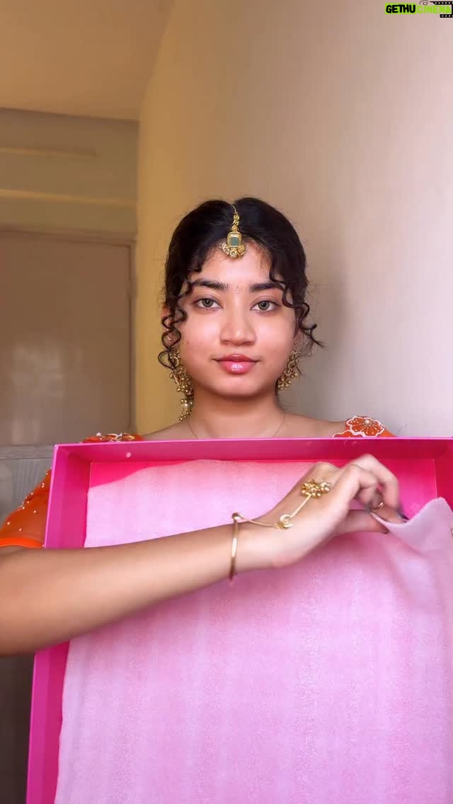 Ria Amin - 56.1K Likes - Make White 🪷 with me

Earrings & hathphool from @ehsaasjewellery 

Shoutout to @dotandkey.skincare strawberry bright niacinamide serum, I always use this underneath makeup for smooth base