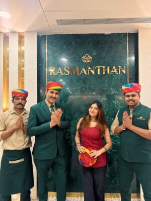 Ria Pednekar Instagram - Comfort served in circles♥️✨
One of the best thalis, hands down. Personally visited their kitchen and got to see the process 🤝🏻 clean, transparent, and done right. Proper food, no shortcuts, and you can actually taste the effort in every bite.
📍: @rasmanthanindia
@trutalent.management
#riapednekar03 #riapednekar #riaans #rasmanthan #thali