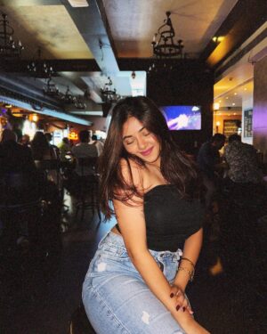 Ria Pednekar Instagram - Can’t relate to desperation 🥂
@stables_india @lucidmedia.in @nitishsingh__11
#riaans #riapednekar03 #riapednekar #dinner #blogger #foodblogger #ootd #fit #outfit #ootn #food #cafe #dinnerideas