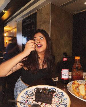 Ria Pednekar Instagram - Can’t relate to desperation 🥂
@stables_india @lucidmedia.in @nitishsingh__11
#riaans #riapednekar03 #riapednekar #dinner #blogger #foodblogger #ootd #fit #outfit #ootn #food #cafe #dinnerideas