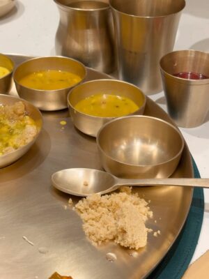 Ria Pednekar Instagram - Comfort served in circles♥️✨
One of the best thalis, hands down. Personally visited their kitchen and got to see the process 🤝🏻 clean, transparent, and done right. Proper food, no shortcuts, and you can actually taste the effort in every bite.
📍: @rasmanthanindia
@trutalent.management
#riapednekar03 #riapednekar #riaans #rasmanthan #thali