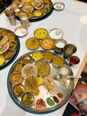 Ria Pednekar Instagram - Comfort served in circles♥️✨
One of the best thalis, hands down. Personally visited their kitchen and got to see the process 🤝🏻 clean, transparent, and done right. Proper food, no shortcuts, and you can actually taste the effort in every bite.
📍: @rasmanthanindia
@trutalent.management
#riapednekar03 #riapednekar #riaans #rasmanthan #thali