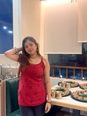 Ria Pednekar Instagram - Comfort served in circles♥️✨
One of the best thalis, hands down. Personally visited their kitchen and got to see the process 🤝🏻 clean, transparent, and done right. Proper food, no shortcuts, and you can actually taste the effort in every bite.
📍: @rasmanthanindia
@trutalent.management
#riapednekar03 #riapednekar #riaans #rasmanthan #thali