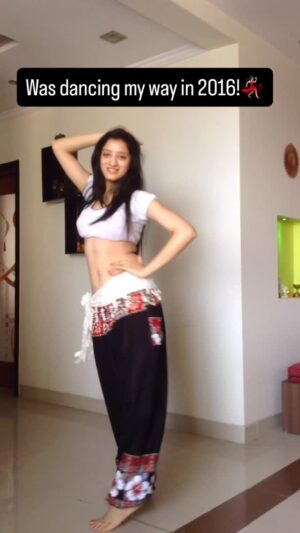 Richa Panai Instagram - #2016 #bellydance #bellydancelove 💃🏻