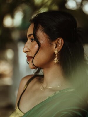 Rida Tharana Instagram - @ninaskalikova and I connected over Instagram last year… then I get a text “Hey Rida, I love your profile, I’m coming to Bangalore, I’m a photographer…want to do a shoot together?” And of course I said YES.

When we finally met…she was one of the most gorgeous women I’ve ever laid my eyes on. Kind, sweet, warm… we spent the day walking around, clicking pictures, and now I finally have them.

I love these shots because it’s how she sees me through her lens. We’ve stayed connected ever since, and I can’t wait for her to come back to India… or for me to land up where she is next.
.
Saree : @tehho.in 
Blouse : @suta_bombay