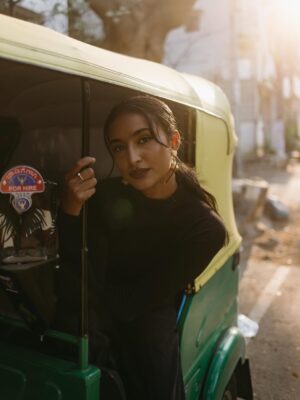 Rida Tharana Instagram - @ninaskalikova and I connected over Instagram last year… then I get a text “Hey Rida, I love your profile, I’m coming to Bangalore, I’m a photographer…want to do a shoot together?” And of course I said YES.

When we finally met…she was one of the most gorgeous women I’ve ever laid my eyes on. Kind, sweet, warm… we spent the day walking around, clicking pictures, and now I finally have them.

I love these shots because it’s how she sees me through her lens. We’ve stayed connected ever since, and I can’t wait for her to come back to India… or for me to land up where she is next.
.
Saree : @tehho.in 
Blouse : @suta_bombay
