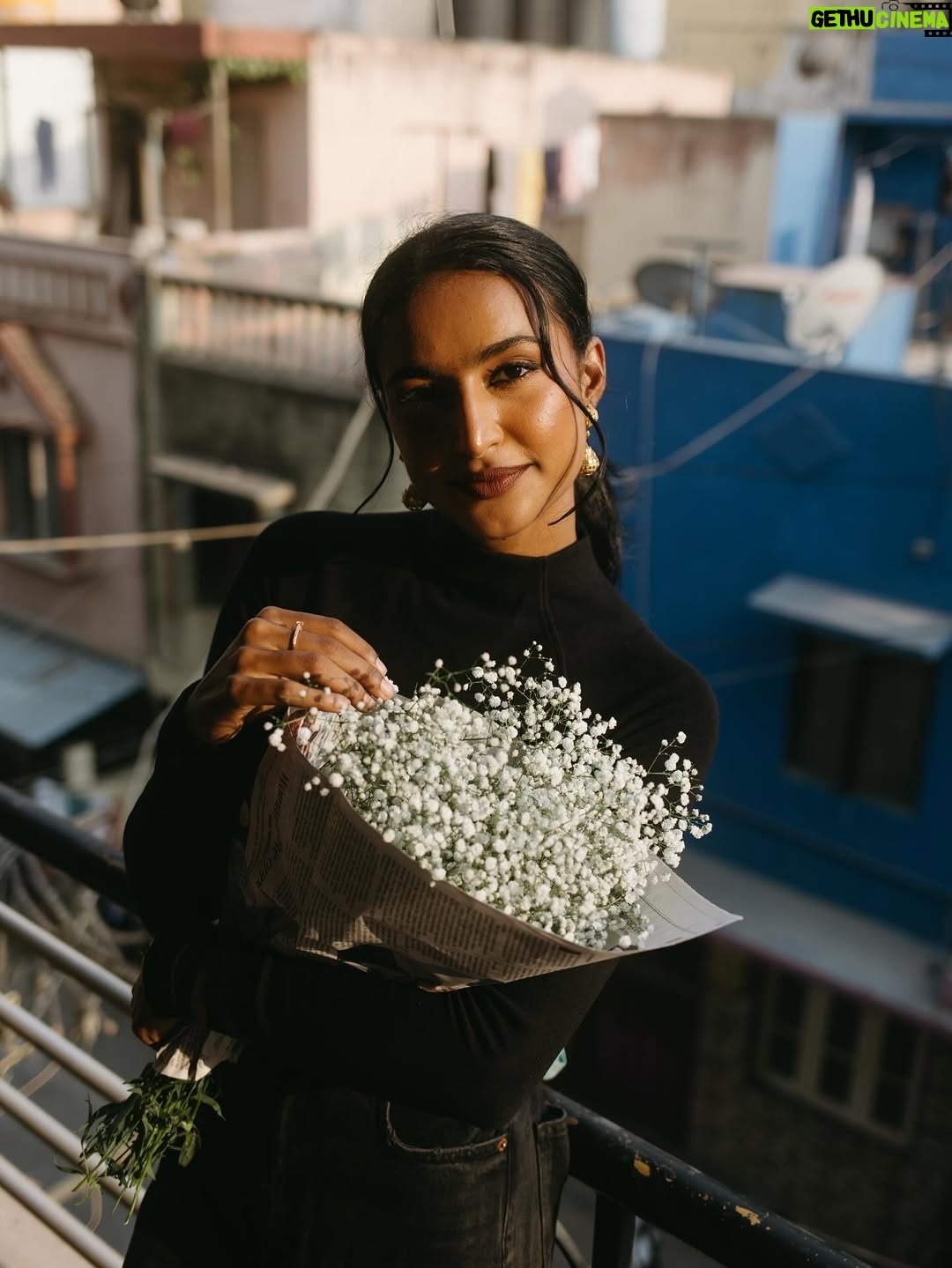 Rida Tharana - 315.2K Likes - @ninaskalikova and I connected over Instagram last year… then I get a text “Hey Rida, I love your profile, I’m coming to Bangalore, I’m a photographer…want to do a shoot together?” And of course I said YES.

When we finally met…she was one of the most gorgeous women I’ve ever laid my eyes on. Kind, sweet, warm… we spent the day walking around, clicking pictures, and now I finally have them.

I love these shots because it’s how she sees me through her lens. We’ve stayed connected ever since, and I can’t wait for her to come back to India… or for me to land up where she is next.
.
Saree : @tehho.in 
Blouse : @suta_bombay