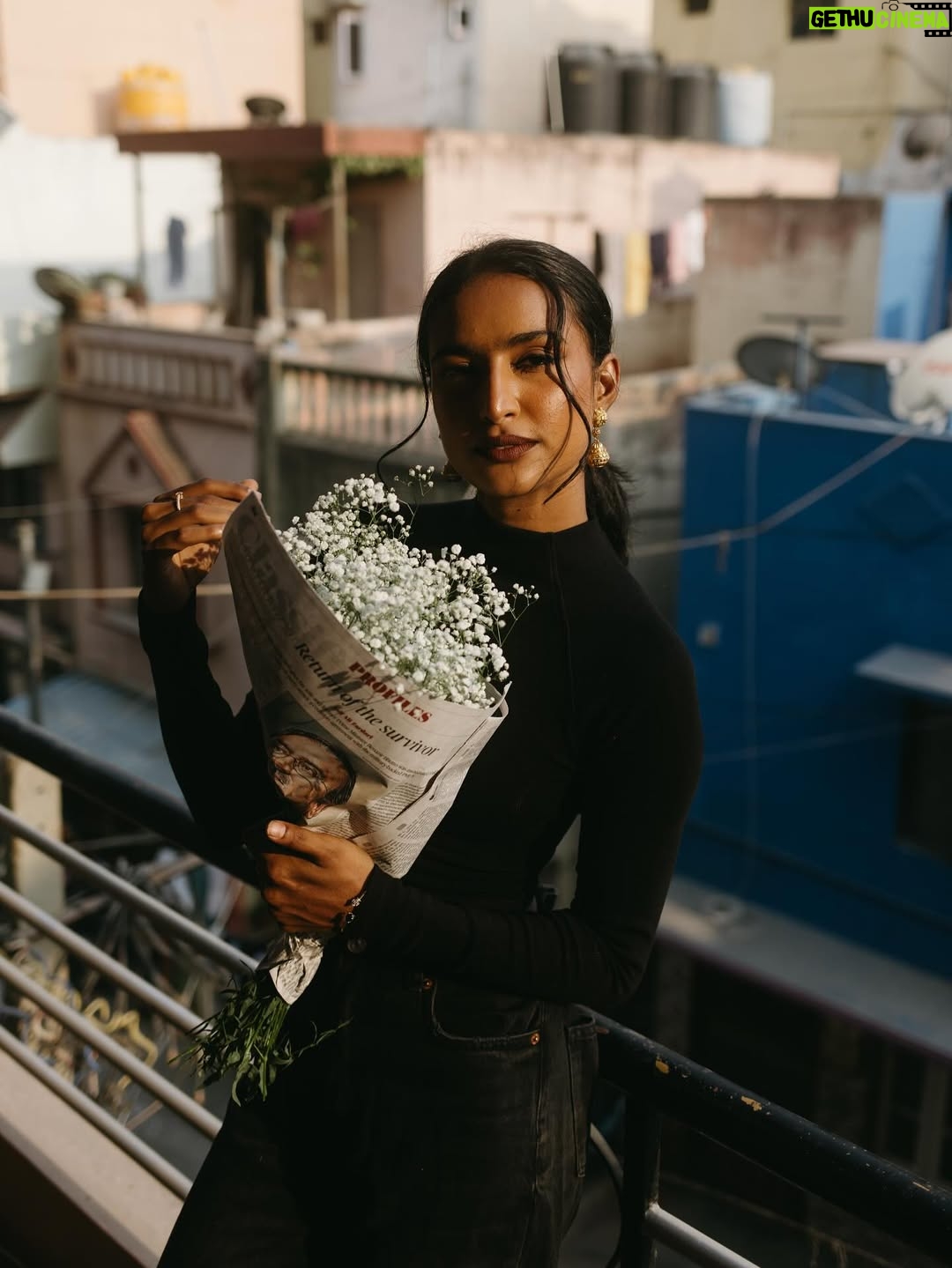 Rida Tharana - 315.2K Likes - @ninaskalikova and I connected over Instagram last year… then I get a text “Hey Rida, I love your profile, I’m coming to Bangalore, I’m a photographer…want to do a shoot together?” And of course I said YES.

When we finally met…she was one of the most gorgeous women I’ve ever laid my eyes on. Kind, sweet, warm… we spent the day walking around, clicking pictures, and now I finally have them.

I love these shots because it’s how she sees me through her lens. We’ve stayed connected ever since, and I can’t wait for her to come back to India… or for me to land up where she is next.
.
Saree : @tehho.in 
Blouse : @suta_bombay