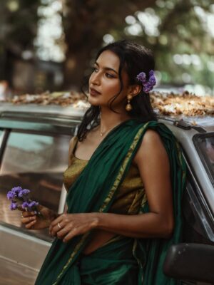 Rida Tharana Instagram - @ninaskalikova and I connected over Instagram last year… then I get a text “Hey Rida, I love your profile, I’m coming to Bangalore, I’m a photographer…want to do a shoot together?” And of course I said YES.

When we finally met…she was one of the most gorgeous women I’ve ever laid my eyes on. Kind, sweet, warm… we spent the day walking around, clicking pictures, and now I finally have them.

I love these shots because it’s how she sees me through her lens. We’ve stayed connected ever since, and I can’t wait for her to come back to India… or for me to land up where she is next.
.
Saree : @tehho.in 
Blouse : @suta_bombay