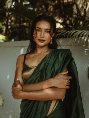 Rida Tharana Instagram - @ninaskalikova and I connected over Instagram last year… then I get a text “Hey Rida, I love your profile, I’m coming to Bangalore, I’m a photographer…want to do a shoot together?” And of course I said YES.

When we finally met…she was one of the most gorgeous women I’ve ever laid my eyes on. Kind, sweet, warm… we spent the day walking around, clicking pictures, and now I finally have them.

I love these shots because it’s how she sees me through her lens. We’ve stayed connected ever since, and I can’t wait for her to come back to India… or for me to land up where she is next.
.
Saree : @tehho.in 
Blouse : @suta_bombay
