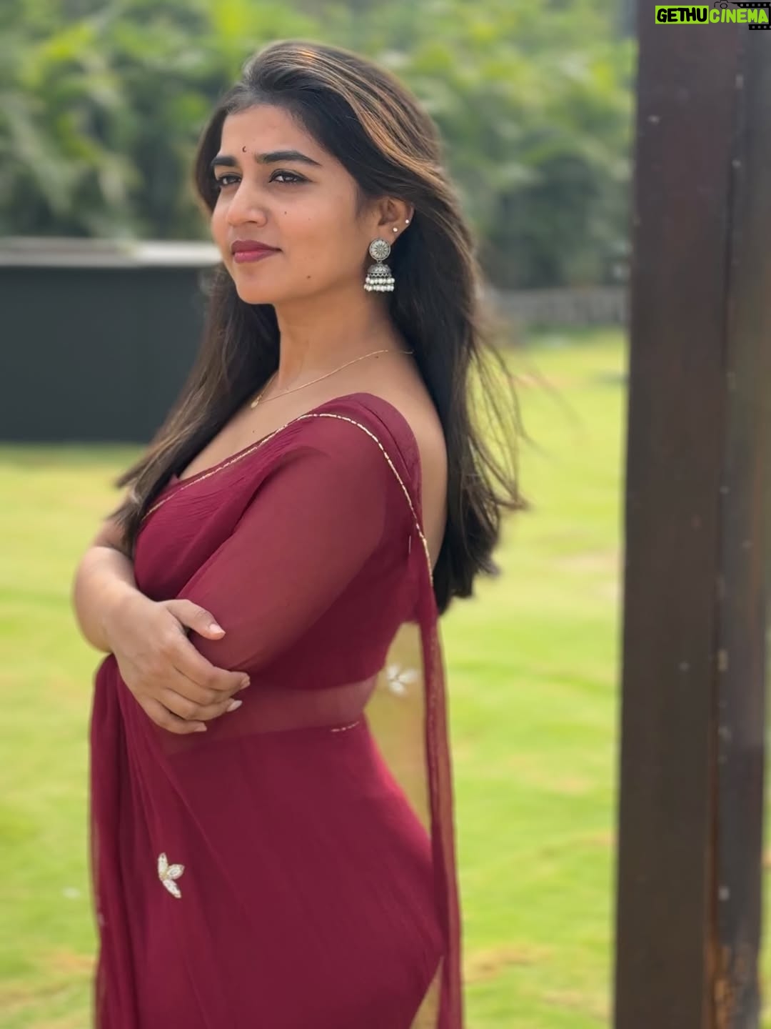 Ridhi - 85.6K Likes - Chandrakalaaa…..👀

Saree : @nissidesigners 
Location 📍: @kcr_resort_convention
