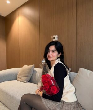 Ridhie Mehta Instagram - are your eyes blushing?🌹