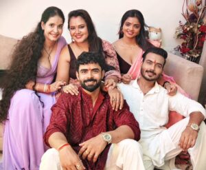 Ridhima Tiwari Instagram - Festival season ✨❤️✨