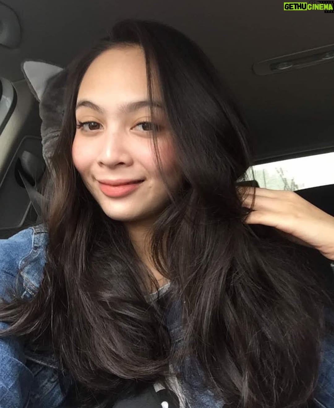 Riena Diana - 17K Likes - Let's go 2016 😂 
Oh how i miss those contact lenses 🫣 
& i realised i was obsessed dengan spec besar tu 😂