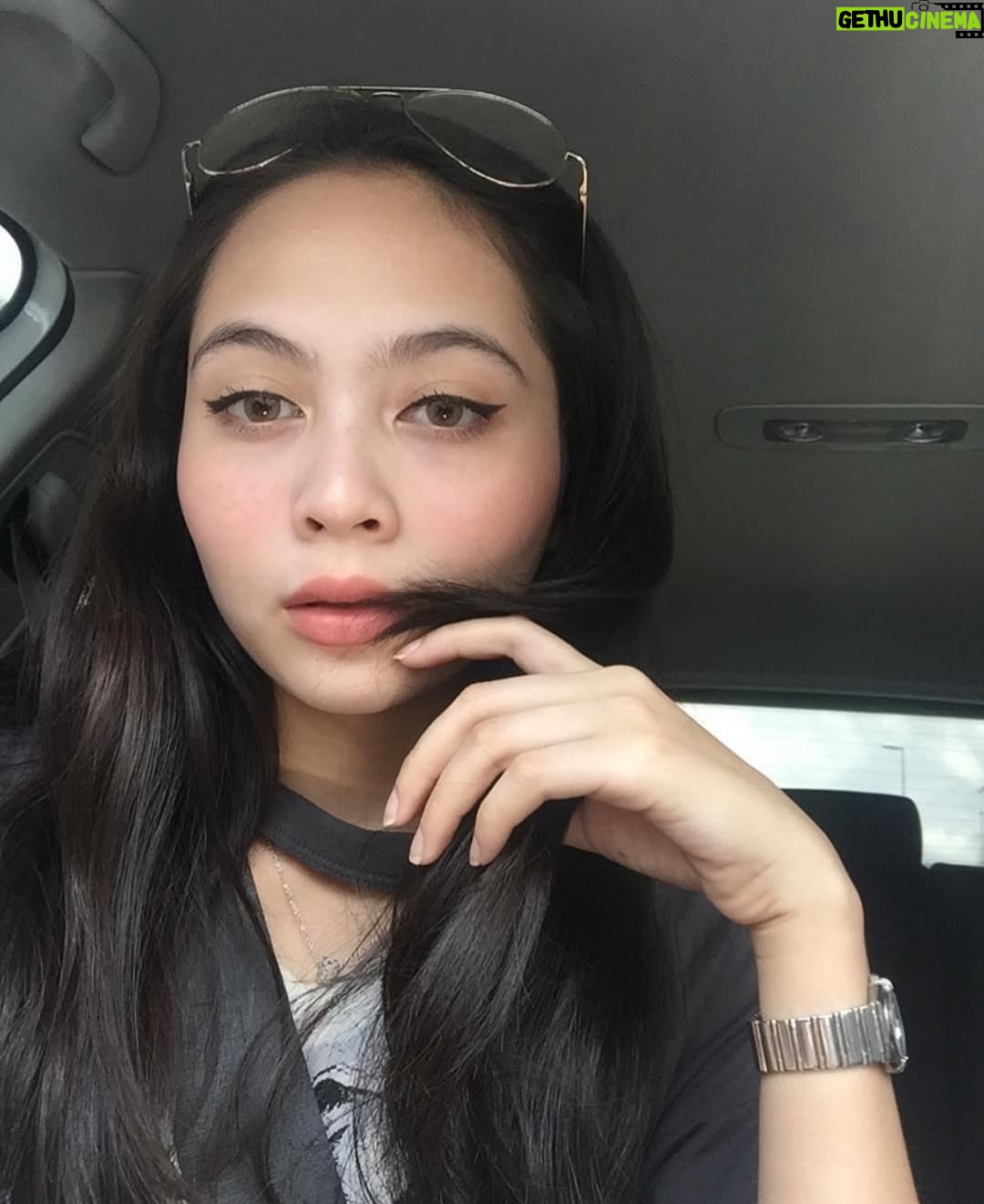 Riena Diana - 17K Likes - Let's go 2016 😂 
Oh how i miss those contact lenses 🫣 
& i realised i was obsessed dengan spec besar tu 😂