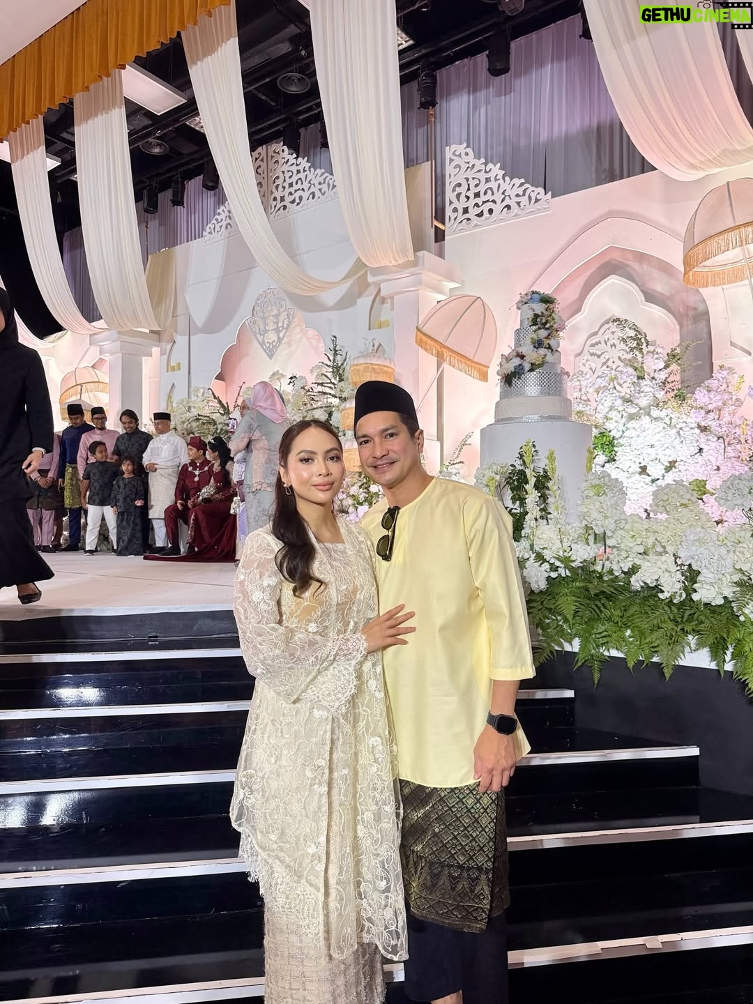 Riena Diana - 22.2K Likes - Two weddings this month and my heart is full 🥹
With my permanent date @keithfoo 

Both baju is from @qiszar 💛🖤