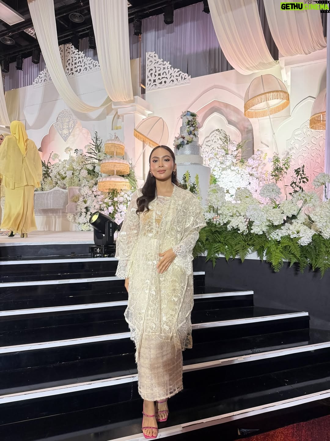 Riena Diana - 22.2K Likes - Two weddings this month and my heart is full 🥹
With my permanent date @keithfoo 

Both baju is from @qiszar 💛🖤