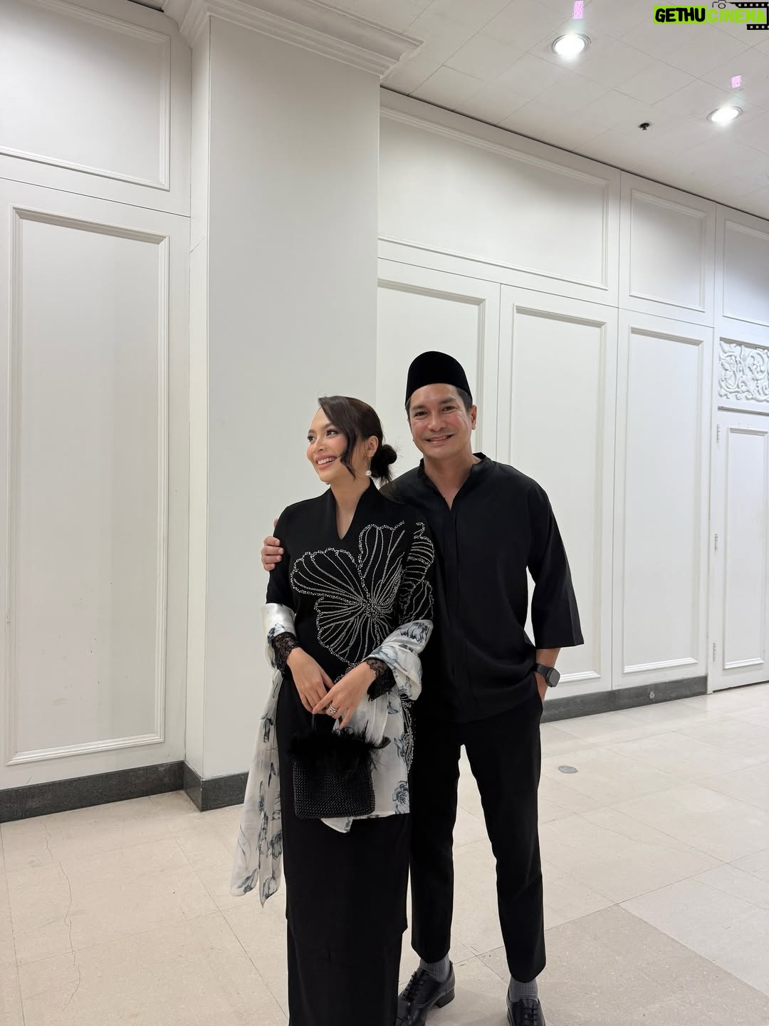 Riena Diana - 22.2K Likes - Two weddings this month and my heart is full 🥹
With my permanent date @keithfoo 

Both baju is from @qiszar 💛🖤