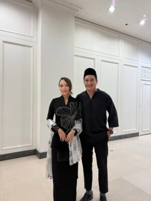 Riena Diana Instagram - Two weddings this month and my heart is full 🥹
With my permanent date @keithfoo 

Both baju is from @qiszar 💛🖤