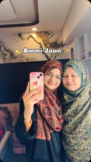 Rifat Anjum Ansari Instagram - In English, we say I love my MOM🥀
but in Urdu, Rifat says……….
#rifat #viral #rifatmom #explorepage #poetry