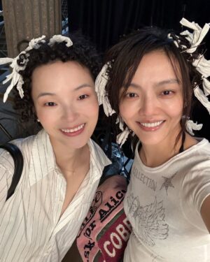 Rila Fukushima Instagram - #福島リラ が #MiuMiu SS26 のランウェイに登場。バックステージの緊張感からショー後まで、パーソナルな瞬間をVogue Japanだけに特別に見せてくれた。
#PFW #voguejapan_collection