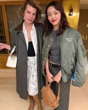 Rila Fukushima Instagram - #福島リラ が #MiuMiu SS26 のランウェイに登場。バックステージの緊張感からショー後まで、パーソナルな瞬間をVogue Japanだけに特別に見せてくれた。
#PFW #voguejapan_collection