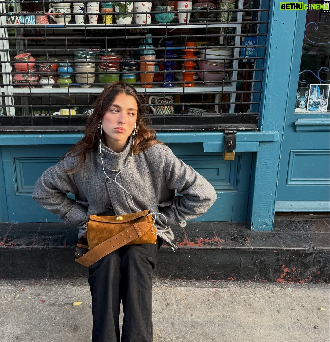 Rina Lipa - 109.7K Likes - sunday essentials, the carrousel @amiparis 🤎

#ad