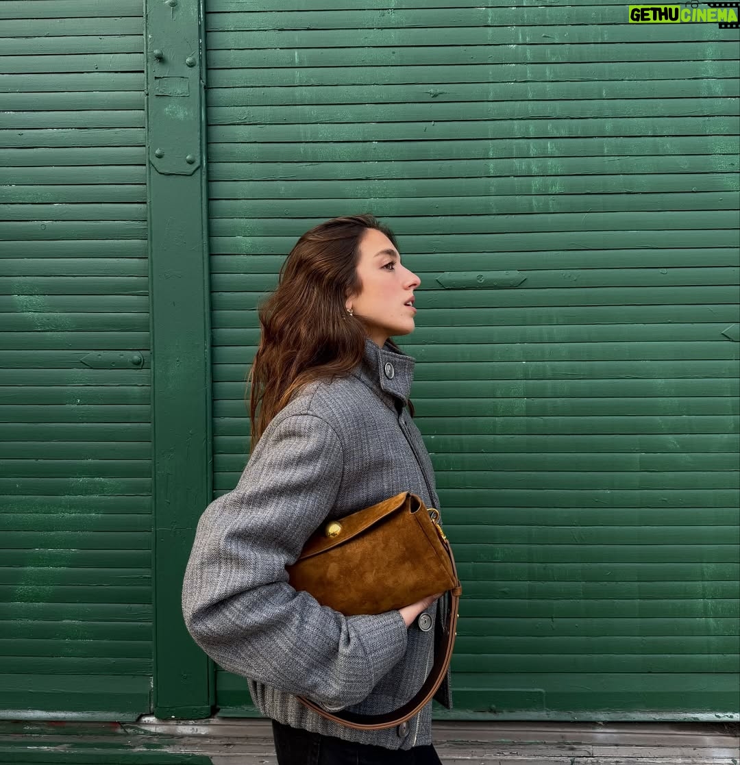 Rina Lipa - 109.7K Likes - sunday essentials, the carrousel @amiparis 🤎

#ad