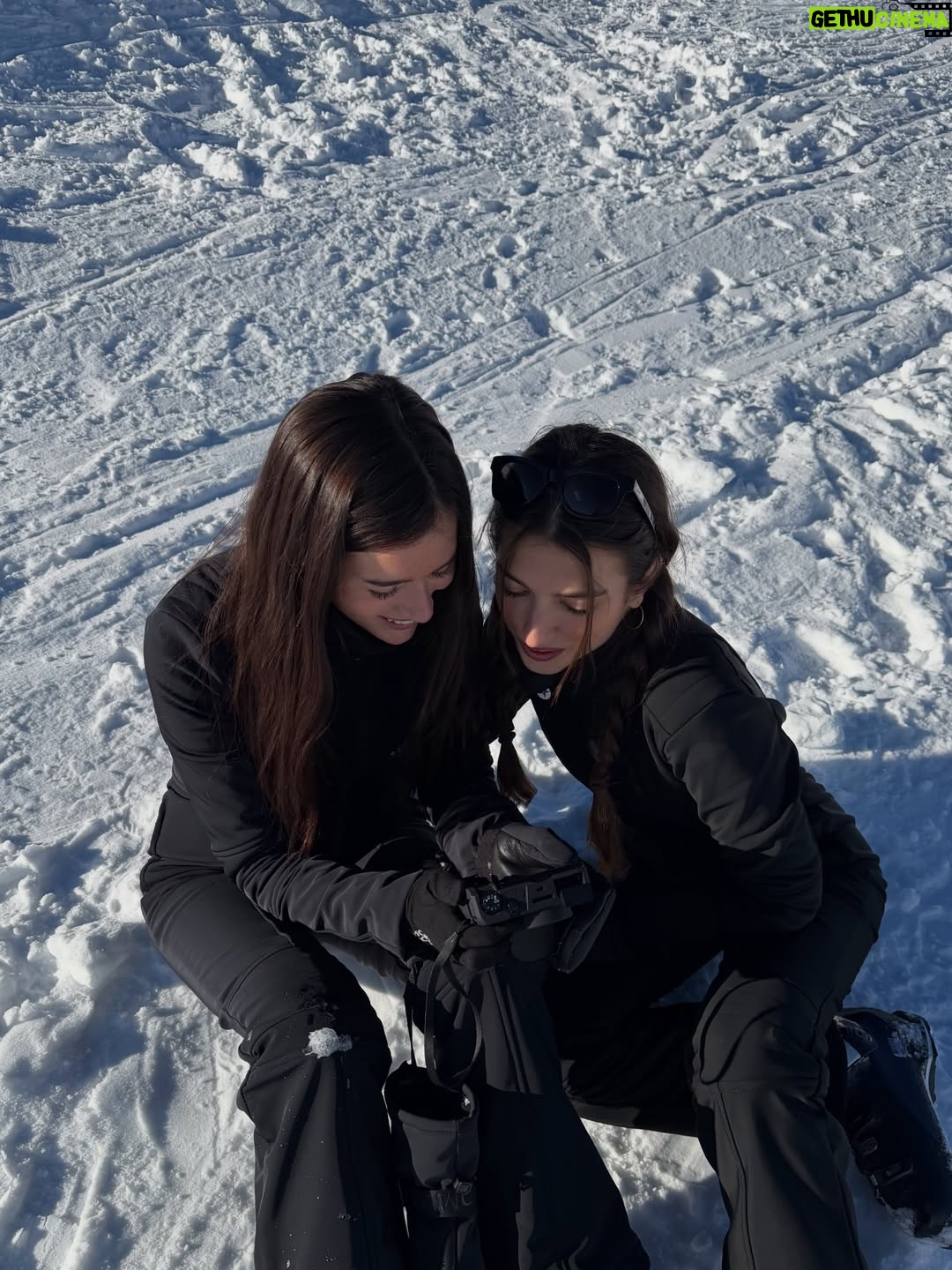 Rina Lipa - 95.7K Likes - bambi on ice