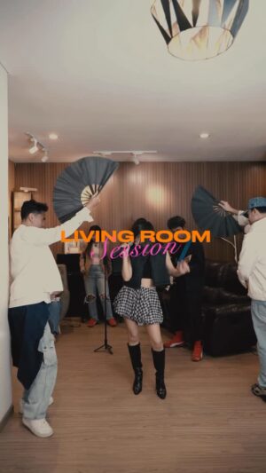 Rinni Wulandari Instagram - āLiving Room Sessionā episode 58 / Where is my husband by @raye āØš©·
.
Music arranged by @jevinjulian
#LivingRoomSession #LivingRoomSessionRinni