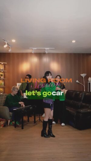 Rinni Wulandari Instagram - Gini kalo jingle GoCar kita nyanyiin di living room session šš»
Mau kemana? Letās GoCar ~