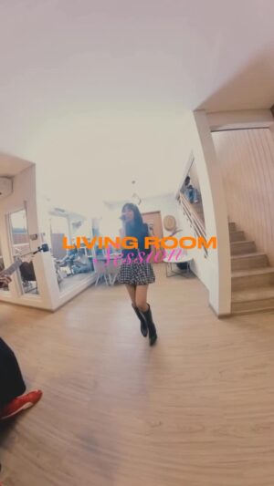 Rinni Wulandari Instagram - āLiving Room Sessionā episode 60 / So Easy (To Fall In Love) by Olivia DeanāØš©·
.
Music arranged by @jevinjulian & @ikkicvx
#LivingRoomSession #LivingRoomSessionRinni