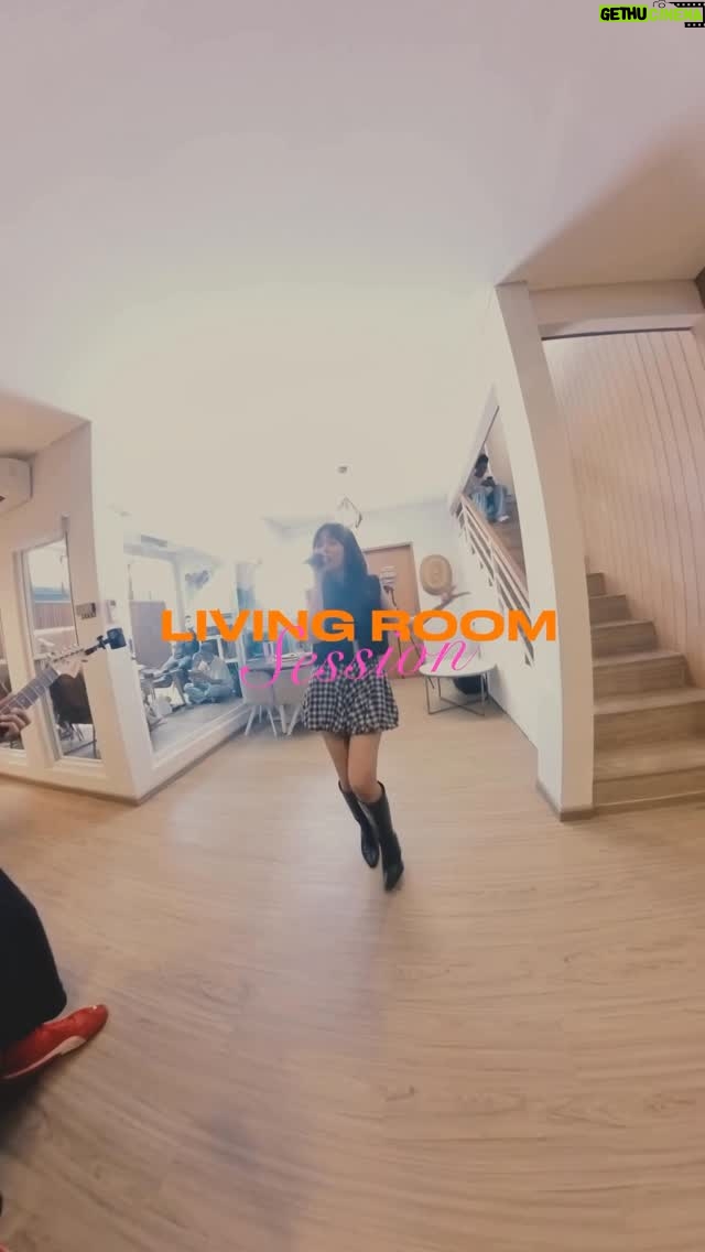 Rinni Wulandari - 2.9K Likes - “Living Room Session” episode 60 / So Easy (To Fall In Love) by Olivia Dean✨🩷
.
Music arranged by @jevinjulian & @ikkicvx 
#LivingRoomSession #LivingRoomSessionRinni