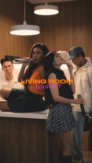 Rinni Wulandari Instagram - āLiving Room Sessionā episode 59 / Lady Marmalade with @noviabachmid āØš©·
.
Music arranged by @jevinjulian
#LivingRoomSession #LivingRoomSessionRinni