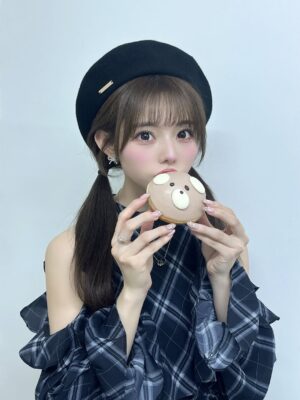 Rio Omori Instagram - ・
・
何ドーナツが好き？🧸🍩
・
・
#ドーナツ #スイーツ #ツインテール #ベレー帽 #おりおの食