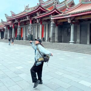Rio Yamashita Instagram - 新年おめでとうございます🎍
昨年も沢山の方に支えられて、平穏無事に1年を過ごせました。
お世話になった全ての皆さま、ありがとうございました！

2026年もワクワクで満たせるように。
仕事も遊びも全力で楽しみたいと思います。

また、俳優としても20周年を迎える年になります。
待機作など控えておりますが、さらにさらに忙しく、皆さんにもっとお目にかかれるよう頑張りますね🔥
本年もどうぞよろしくお願いいたします！

#2025
#台湾
#ポーズ全部ダサい