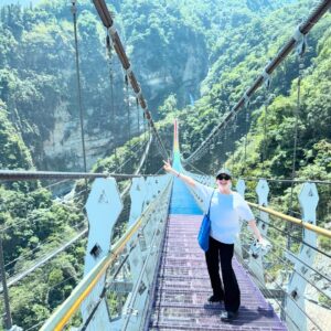 Rio Yamashita Instagram - 新年おめでとうございます🎍
昨年も沢山の方に支えられて、平穏無事に1年を過ごせました。
お世話になった全ての皆さま、ありがとうございました！

2026年もワクワクで満たせるように。
仕事も遊びも全力で楽しみたいと思います。

また、俳優としても20周年を迎える年になります。
待機作など控えておりますが、さらにさらに忙しく、皆さんにもっとお目にかかれるよう頑張りますね🔥
本年もどうぞよろしくお願いいたします！

#2025
#台湾
#ポーズ全部ダサい