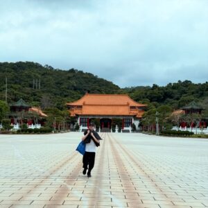 Rio Yamashita Instagram - 新年おめでとうございます🎍
昨年も沢山の方に支えられて、平穏無事に1年を過ごせました。
お世話になった全ての皆さま、ありがとうございました！

2026年もワクワクで満たせるように。
仕事も遊びも全力で楽しみたいと思います。

また、俳優としても20周年を迎える年になります。
待機作など控えておりますが、さらにさらに忙しく、皆さんにもっとお目にかかれるよう頑張りますね🔥
本年もどうぞよろしくお願いいたします！

#2025
#台湾
#ポーズ全部ダサい